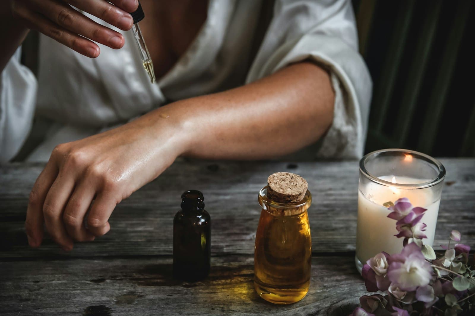 Woodsmoke & cedar candle